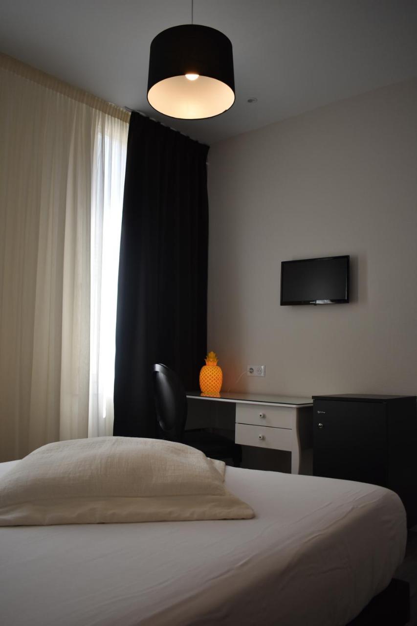 Hotel Henri IV タルブ エクステリア 写真